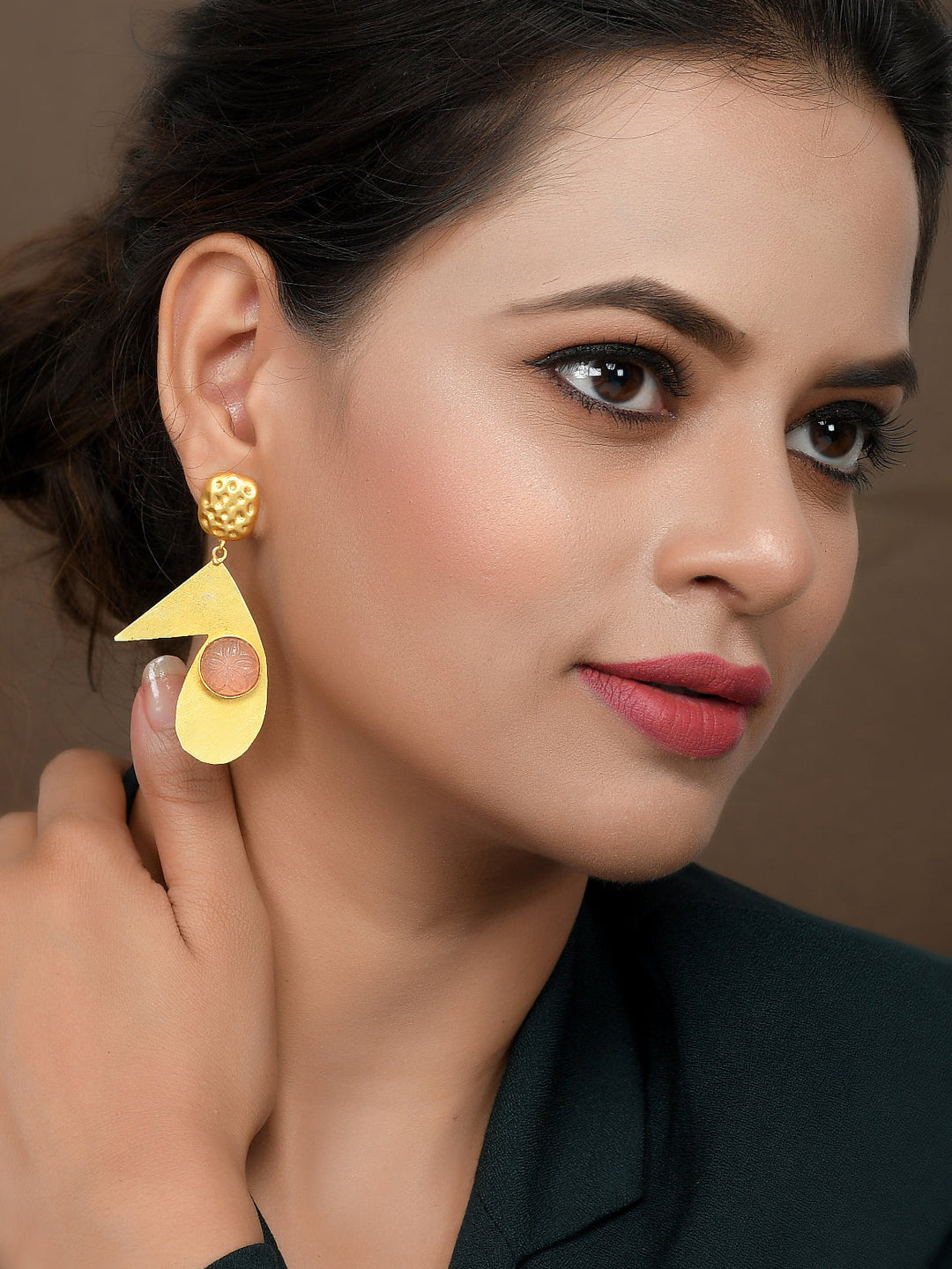 Dastoor Carvin Stone Earring