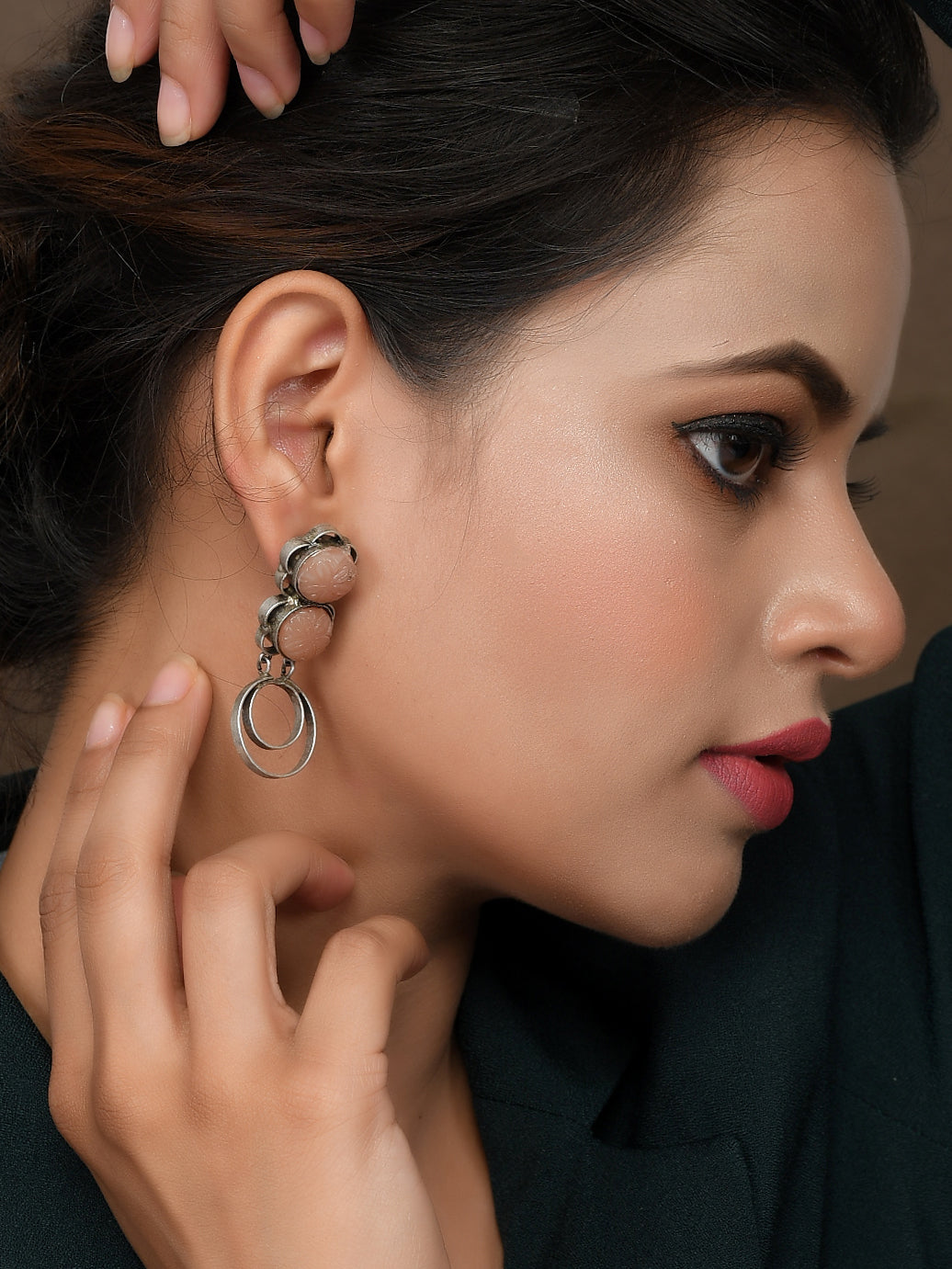 Dastoor Oxodise Carvin Stone Earring