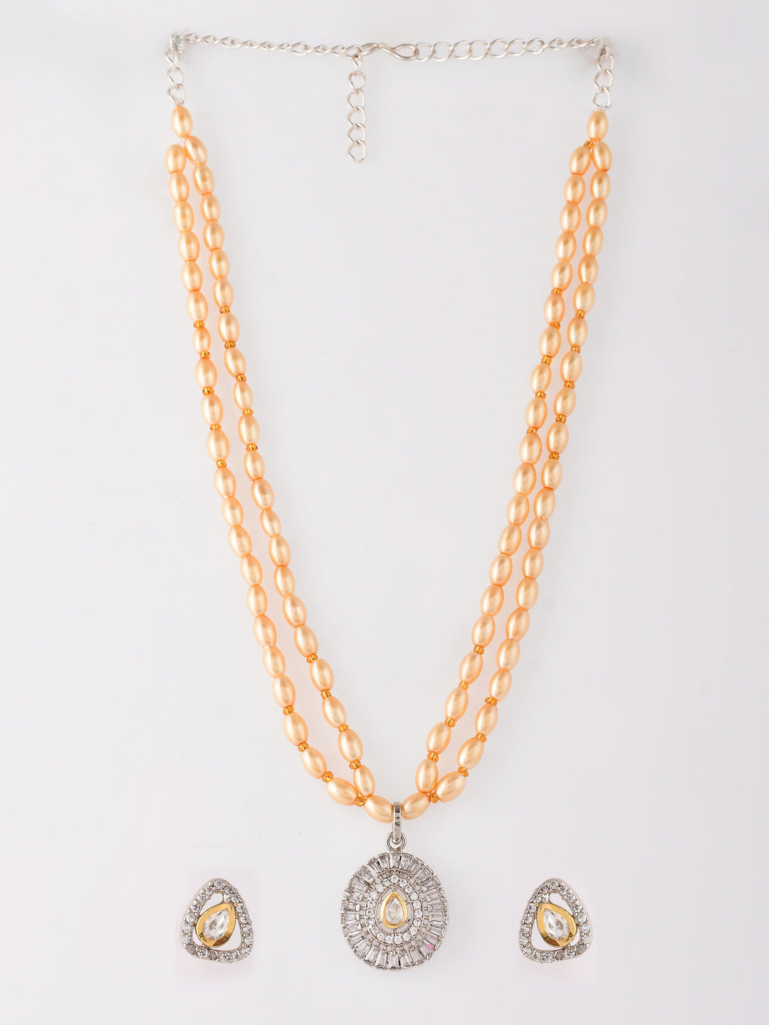 A captivating Polki set with a delicate design