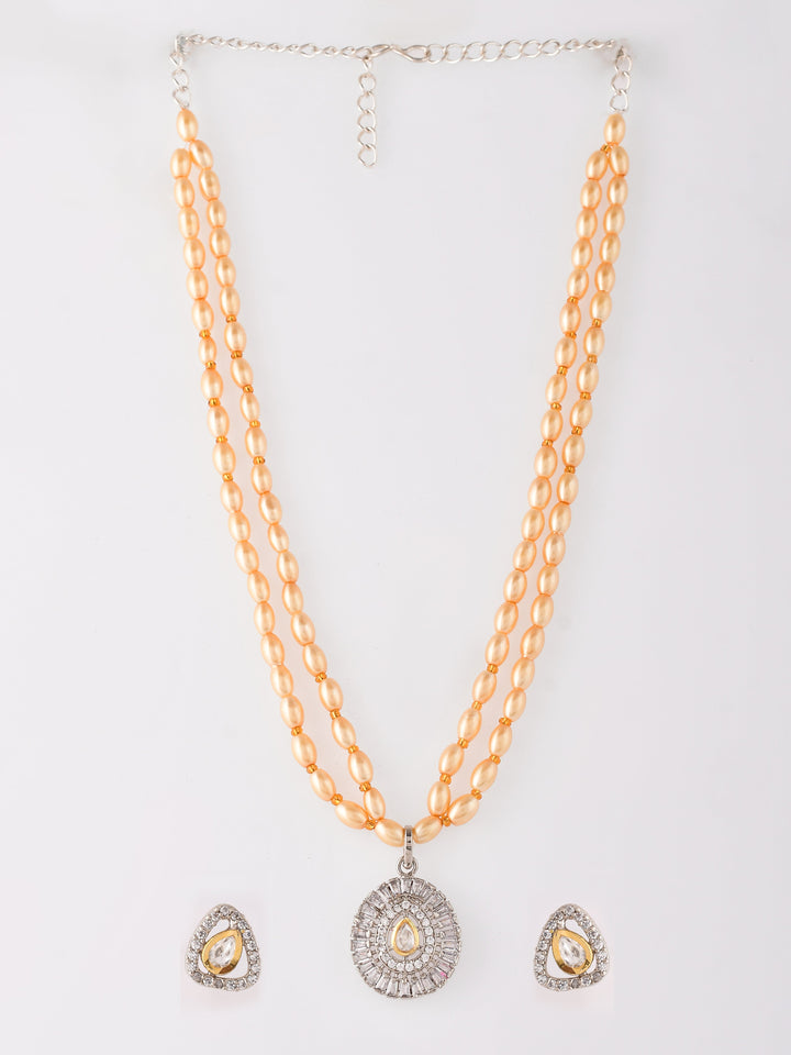 A captivating Polki set with a delicate design