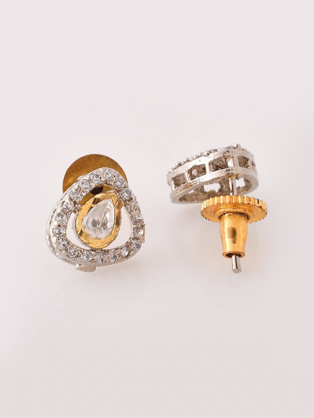 A captivating Polki set with a delicate design