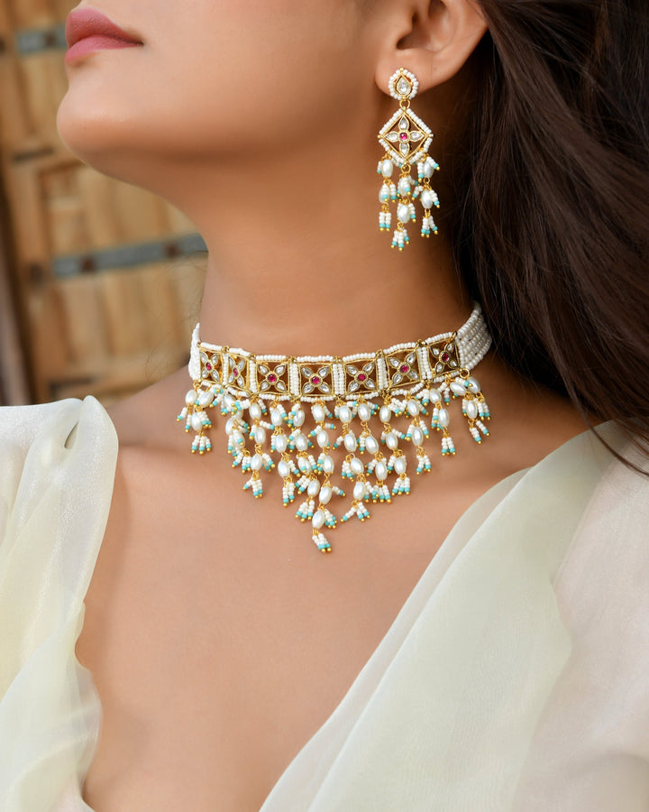 Golden Pachhi Kundan Touch