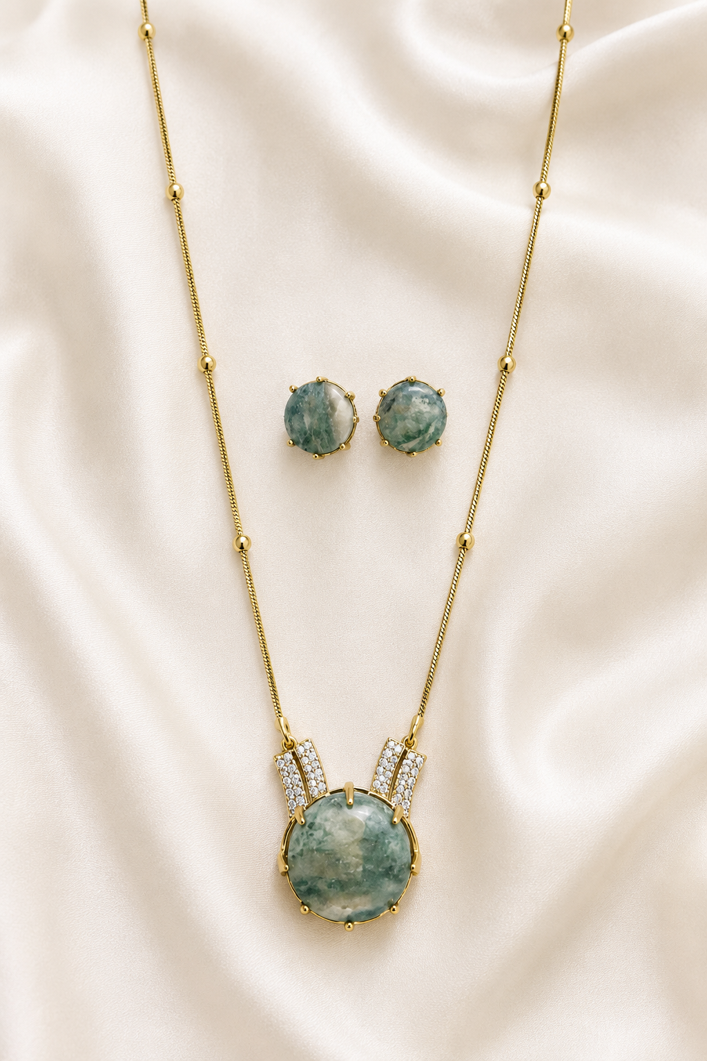 Green Stone Pendant Set