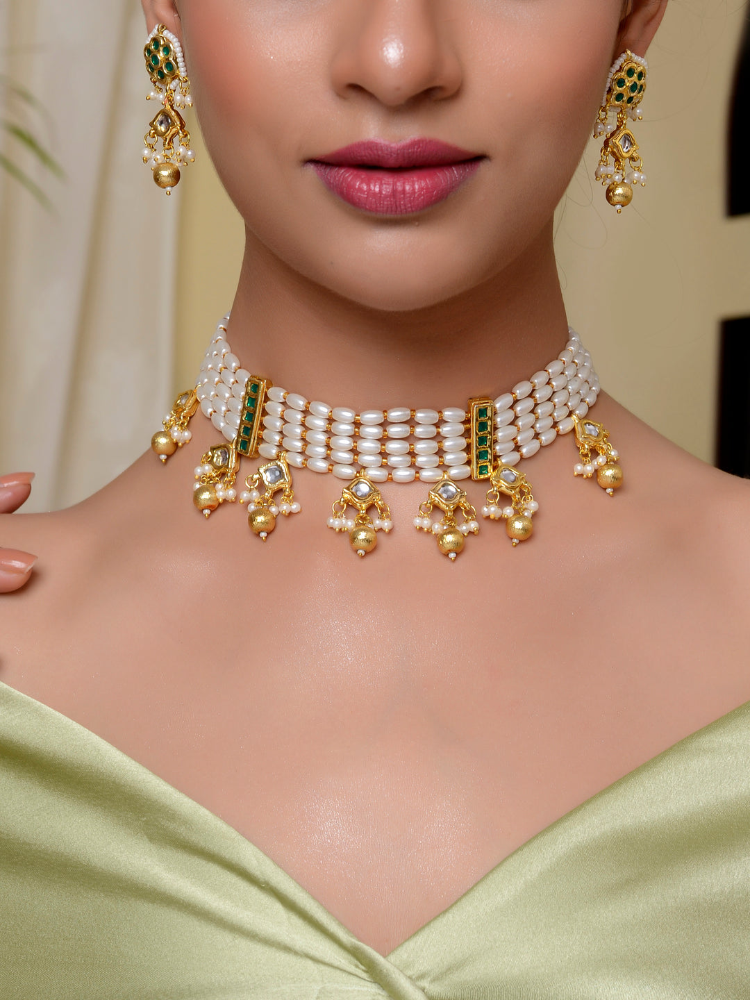 Gold-Plated White Kundan Studded  Beaded Jewellery Set